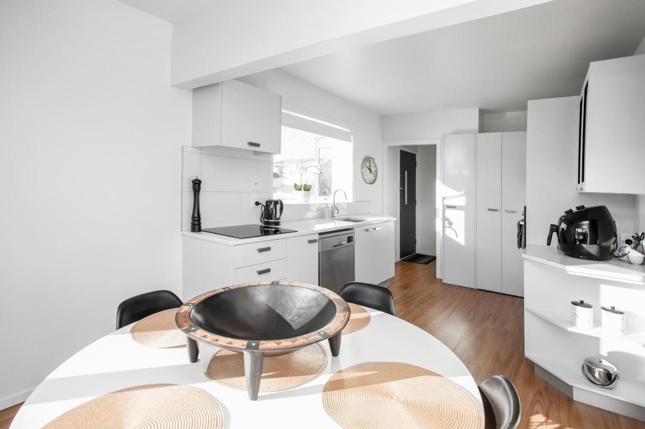 Spacious Quality Apartment, Convenient Location Christchurch Eksteriør billede